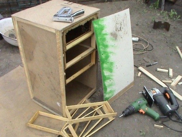 Making a bee trap out of plywood