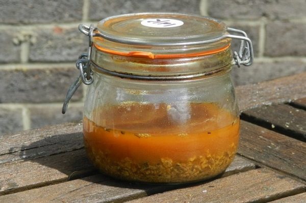  Tincture made using propolis