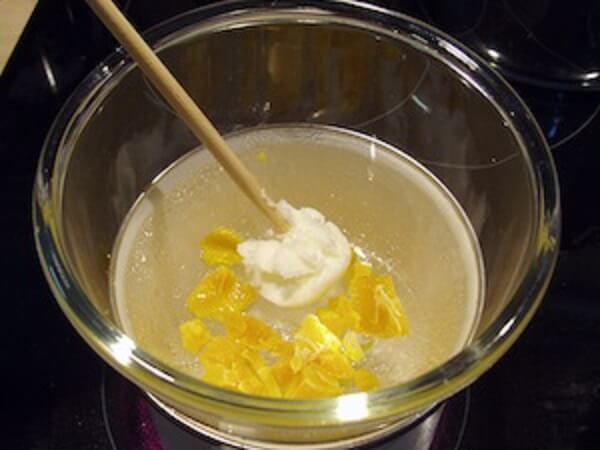  Preparation of ointment using propolis