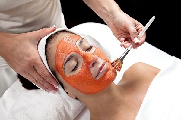  Honey mask application