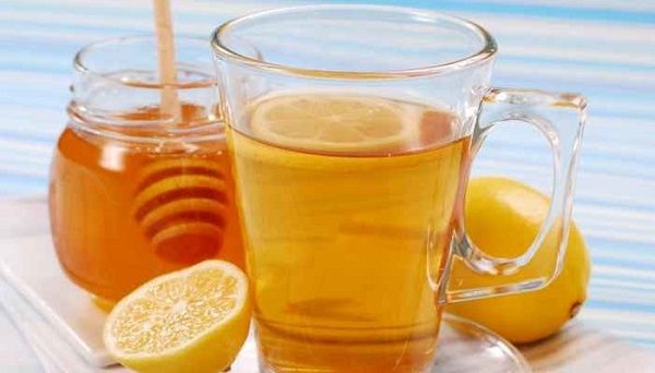  I benefici dell'acqua del miele al mattino a stomaco vuoto