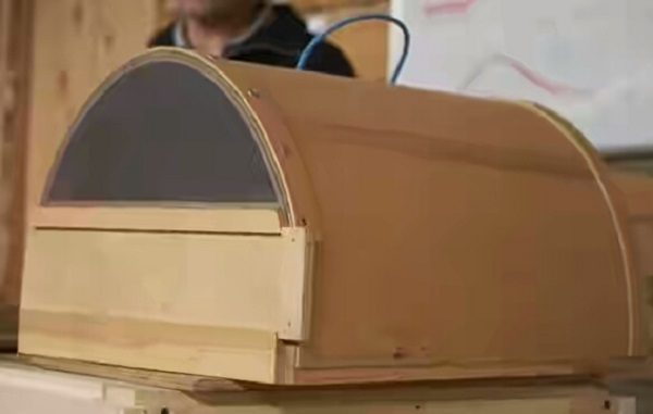 Semicircular swarm made of plywood.