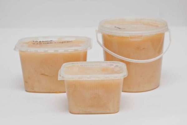  Packed cotton honey in plastic containers