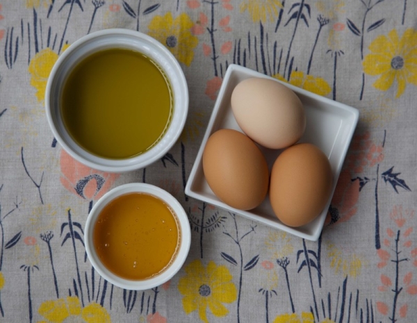  honey and yolk hair mask