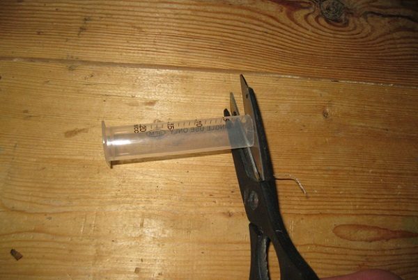  Preparing a syringe for apple core removal