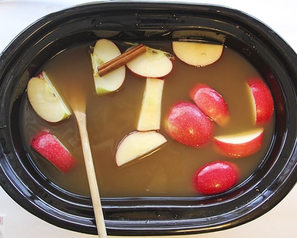  For quick caramelization of apples, you can use the slow cooker.