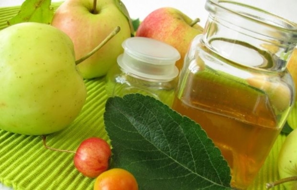  Vinegar can be made from unripe apples, used in cooking and traditional medicine.