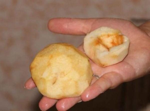  Sliced ​​or grated apples darken quickly