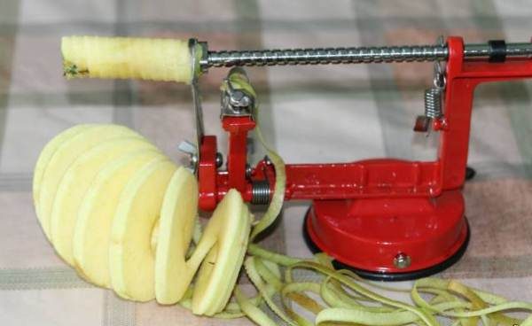  Cleaning and slicing an apple with a typewriter