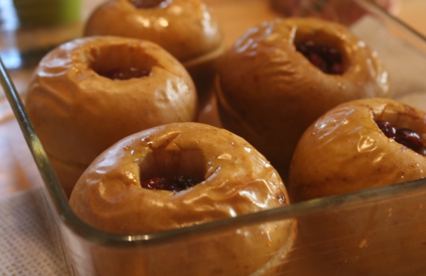  Apples are baked in the oven and poured over caramel syrup before serving.