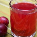  El jugo de ciruela ayuda con los resfriados.