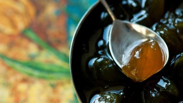  Marmellata di uva spina nera