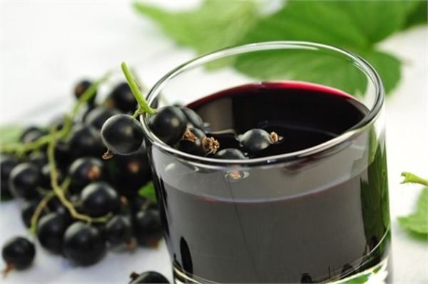  Il succo di ribes nero rafforza il sistema immunitario e aumenta le difese del corpo