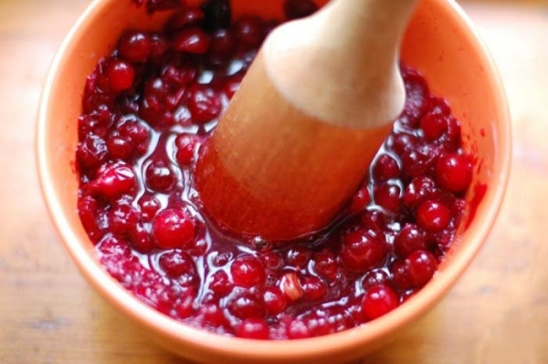  Cranberry has antipyretic effect on the human body, quenches thirst