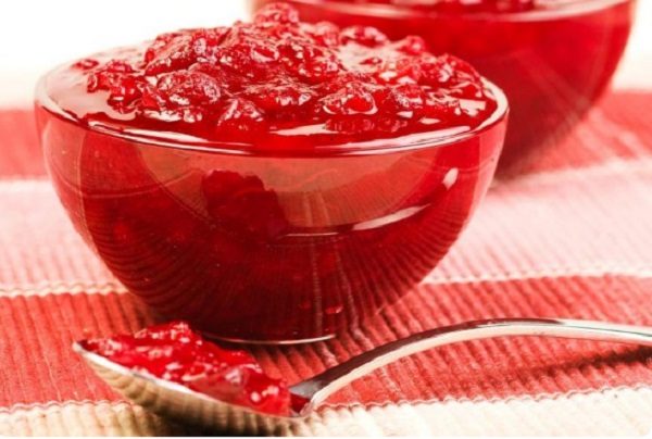  Faded cranberries with sugar in jam