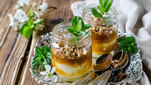  Delicioase desert de miere cu nuci în borcane