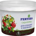  Organic and mineral fertilizer mixture for strawberries and strawberries Fertika