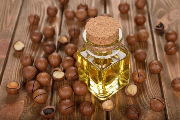  El aceite de macadamia alivia los fuertes dolores de cabeza y trata las enfermedades inflamatorias del sistema musculoesquelético: artritis, artrosis y osteocondrosis