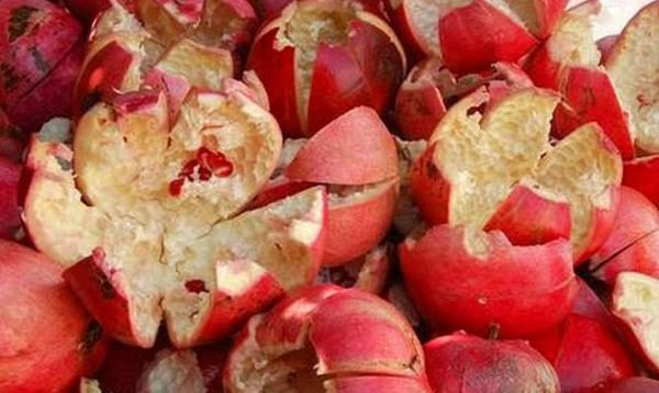  There are twice more nutrients in pomegranate peels than in juice and grains
