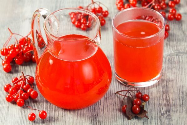  Jugo de las bayas de viburnum ordinario.
