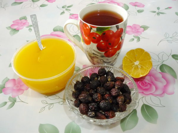  Dried black rosehip with honey