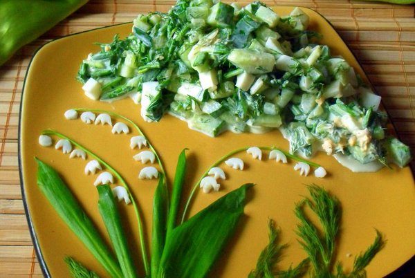 Salad with wild garlic