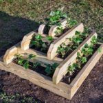  Strawberry beds in the form of a pyramid