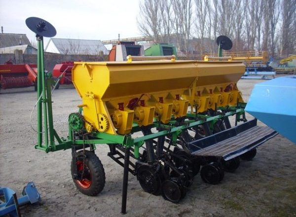  Seminatrice per aglio e cipolle