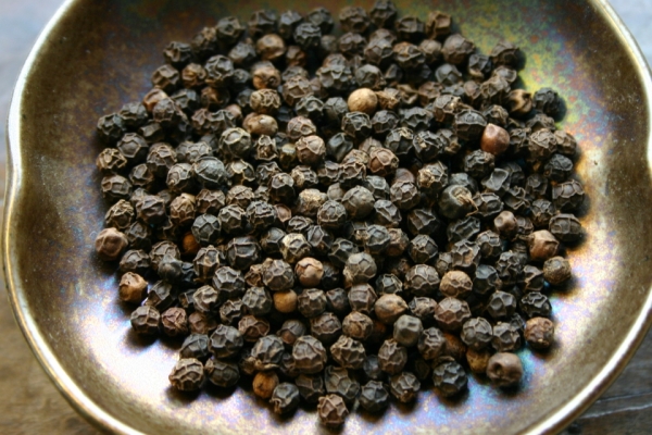  How does black pepper grow? Can I plant and grow it at home?