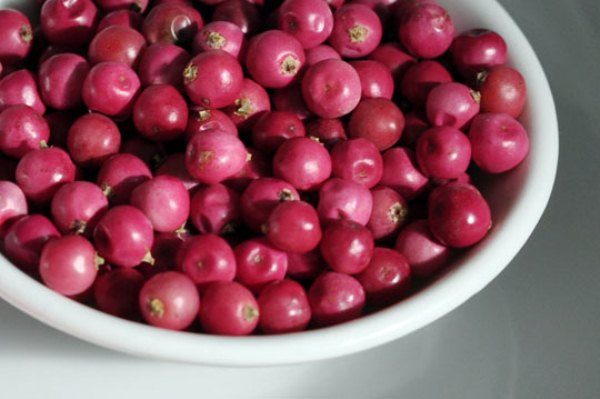  Il pepe rosa può provocare lo sviluppo di una risposta allergica, che dovrebbe essere considerata per le persone che soffrono di varie forme di allergie alimentari.