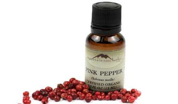  L'olio essenziale di pepe rosa ha un effetto terapeutico