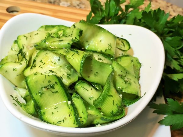  I frutti contengono quasi semi e possono essere utilizzati in insalate fresche.