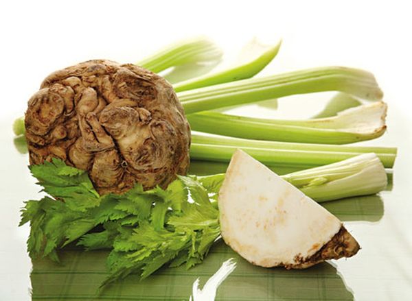  Toate părțile din țelină au o aromă puternică.