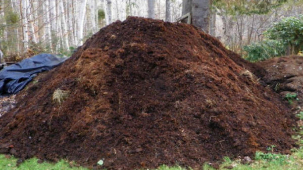  La pila de compost siempre se presenta en capas.
