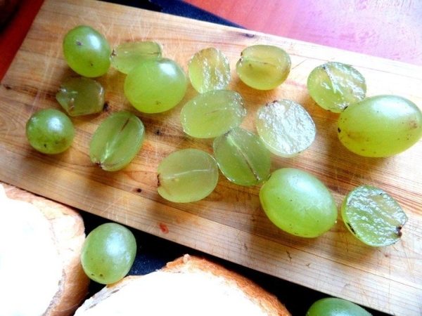  Seedless grapes raisins