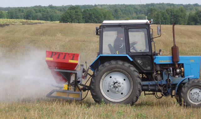  Fertilizer spreader