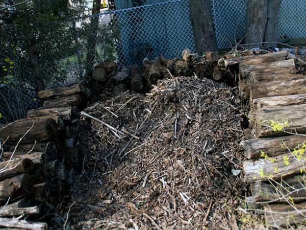  El compost madura alrededor de 8 meses.