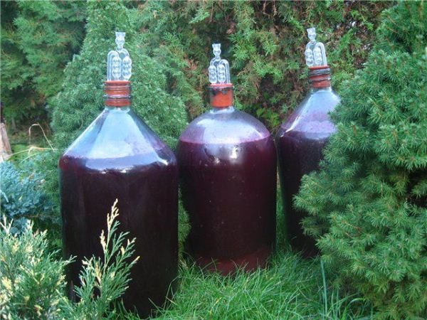  Fermentation is best carried out in glass in the form of bottles or cylinders.