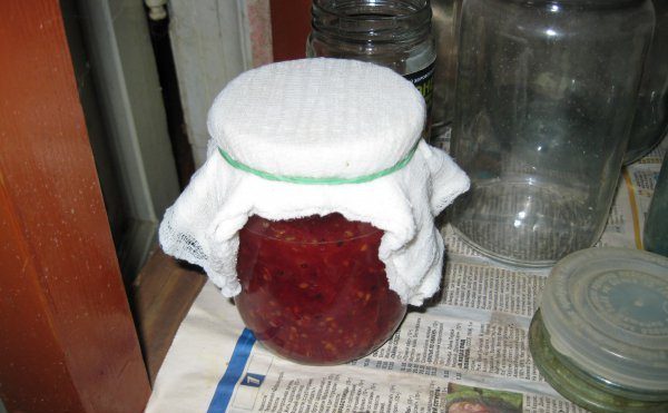  The sourdough jar must be tightly closed with gauze or cotton