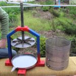  Metal press