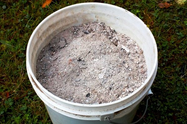  Top dressing with ashes