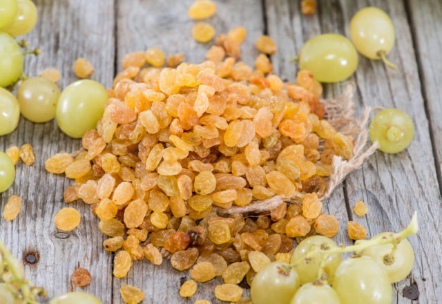  grape raisins