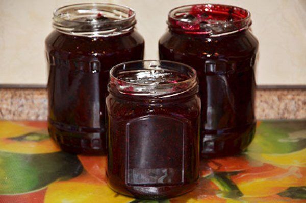  Simple grape sauce in cans