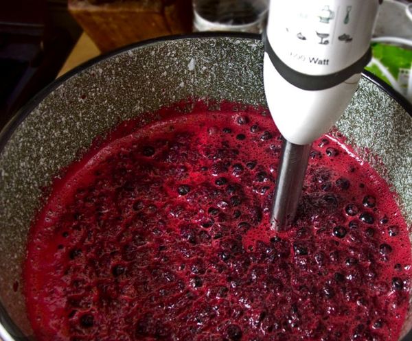  In the manufacture of gravy with horseradish grapes crushed blender