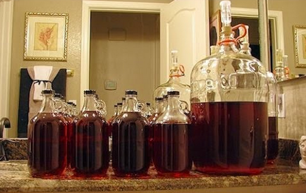  Homemade wine is healthy and contains no preservatives.