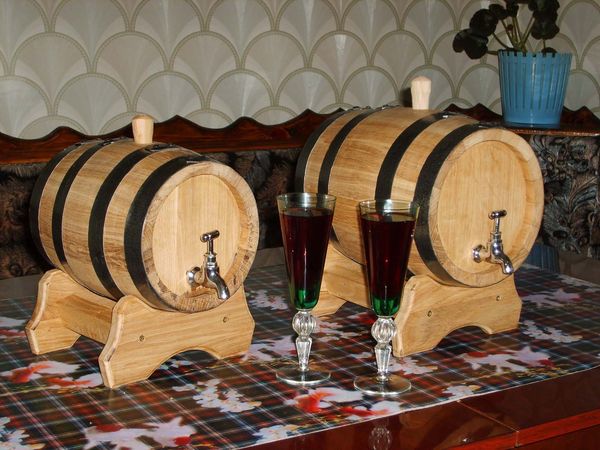  A small volume of oak barrels can be used for storing wine.